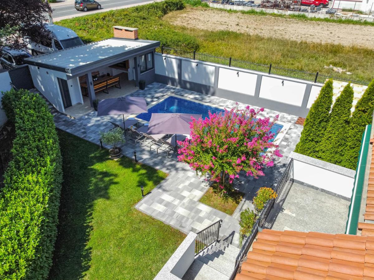 The Oasis Villa Trilj Eksteriør billede